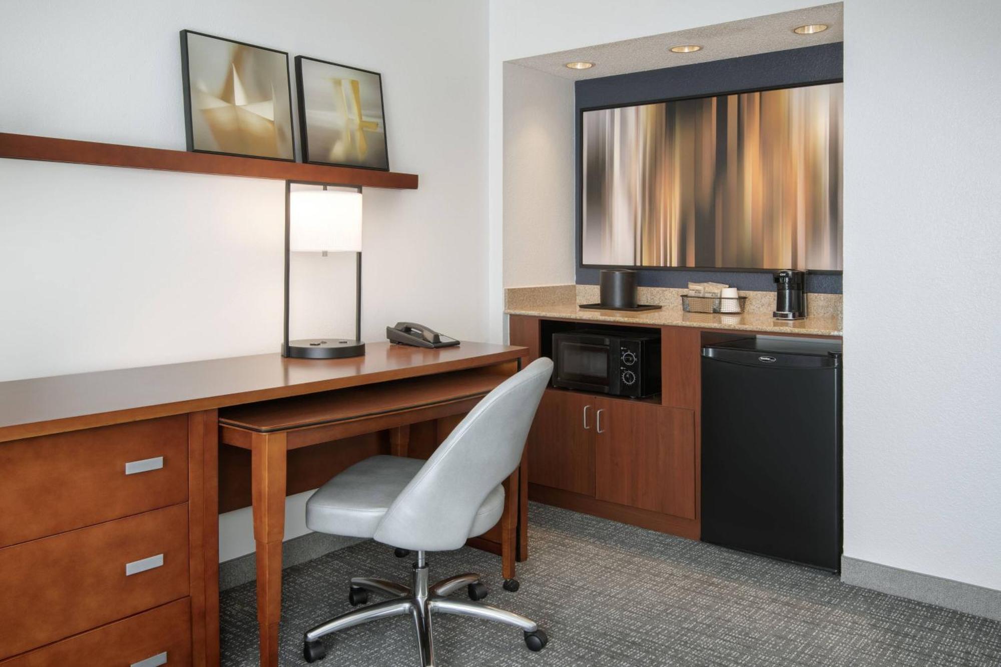 Courtyard By Marriott Augusta Hotel Екстериор снимка