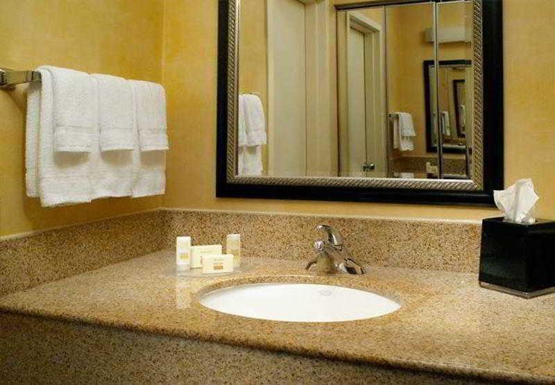 Courtyard By Marriott Augusta Hotel Стая снимка