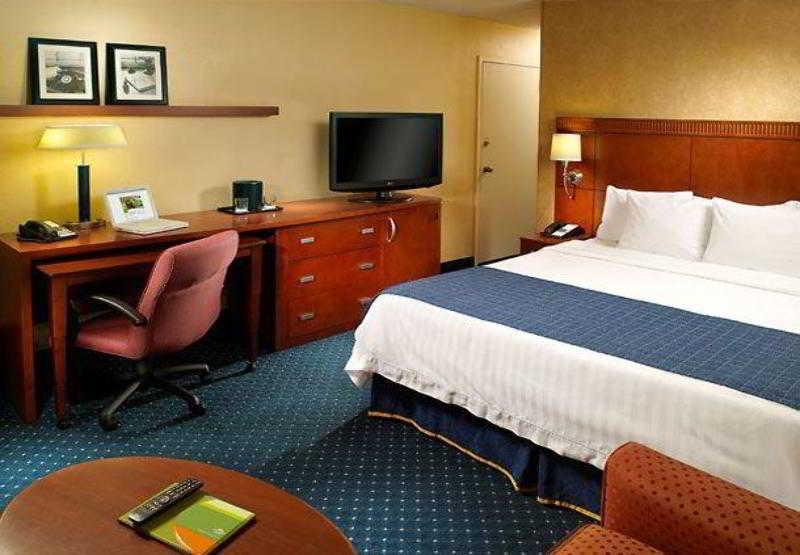 Courtyard By Marriott Augusta Hotel Стая снимка